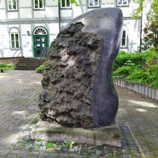 Steinbewachsener Flügel