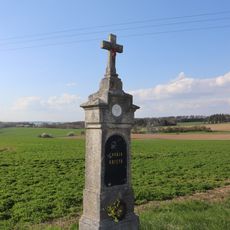 Kříž na cestě severně od Kojatic