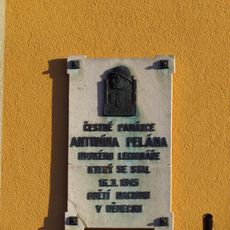 Pamětní deska Antonína Pelána v Kuroslepech