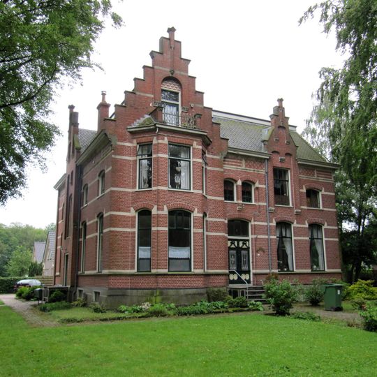 Woonhuis in neorenaissancistische stijl van voorm. villaboerderij
