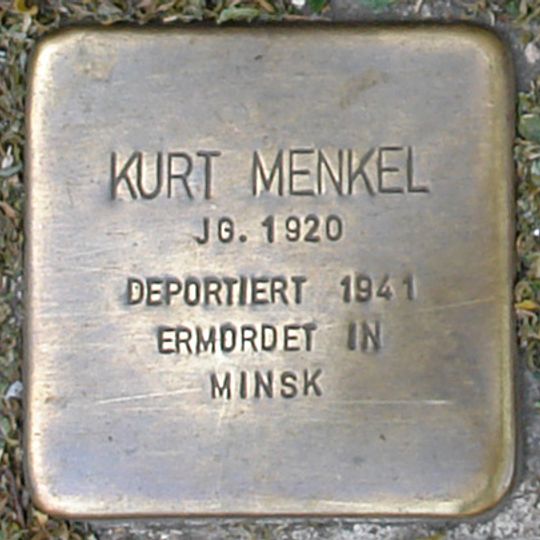 Stolperstein en memoria de Kurt Menkel
