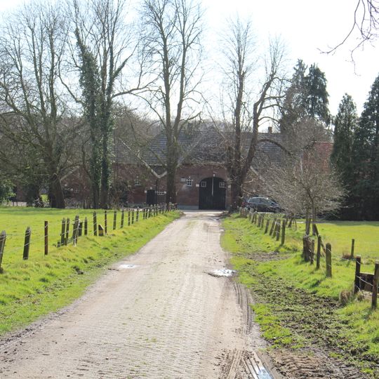 Twee geschakelde schuren