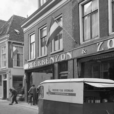 Eenvoudig pand met rechte lijst