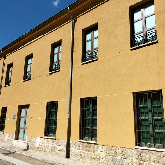 Biblioteca Pública Municipal de Osorno la Mayor - Fernando de Torres y Almunia