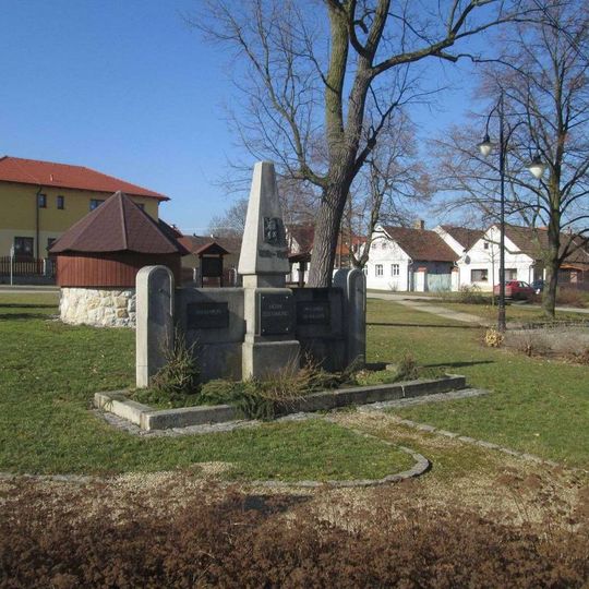 Pomník padlým v Kostelci