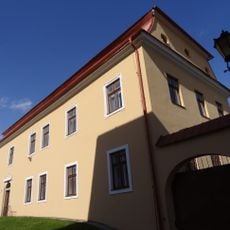 Školní náměstí 38