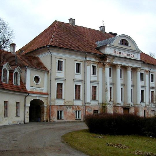 Kaucminde Manor House