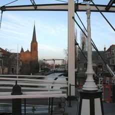 Sluiswerken met lantaarns in de Vliet