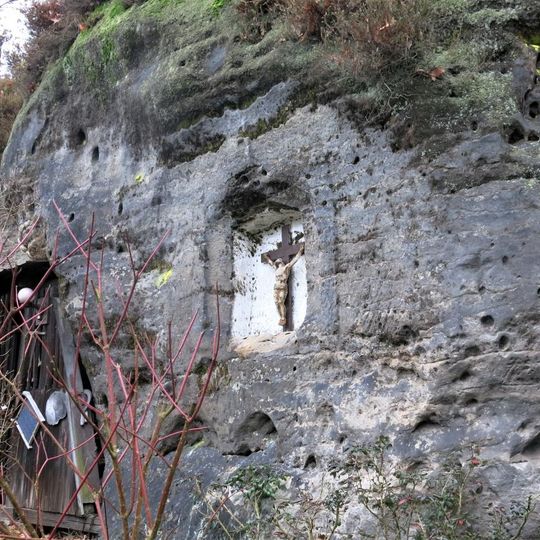 Skalní kaplička naproti kapli svatého Ignáce ve Všemilech