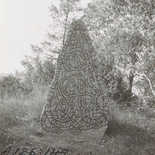 Uppland Runic Inscription 827