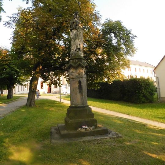 Socha Panny Marie před kostelem svatého Bartoloměje v Napajedlech