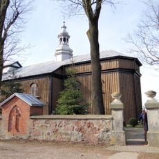 Fence with gates and chapels of the church of St. Nicholas in Ciemniewko