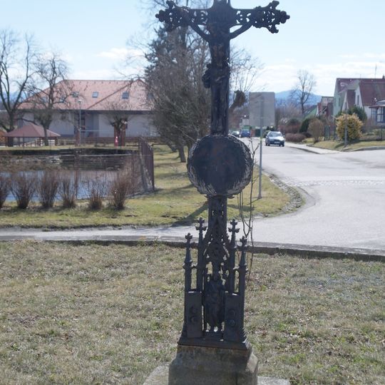 Kříž na návsi