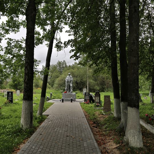 Воинское кладбище, на котором захоронено 54 советских воина, умерших от ран в госпитале в годы Великой Отечественной войны