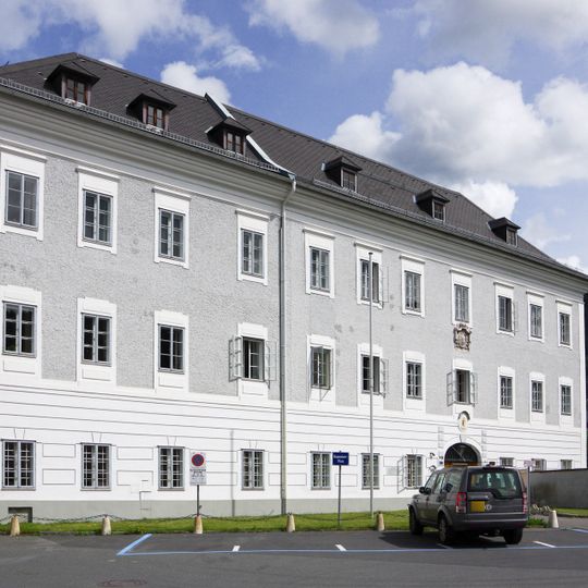 Ehem. Kapuzinerkloster, Bezirkshauptmannschaft