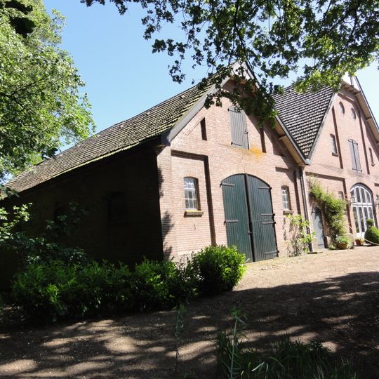 Oosterhout: koetshuis annex stal