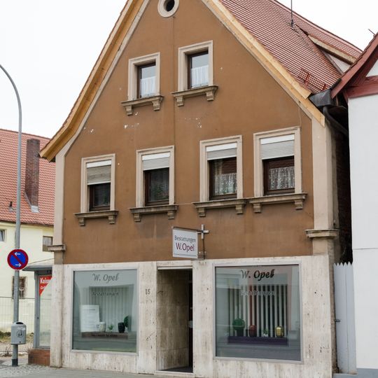 Wohn- und Geschäftshaus