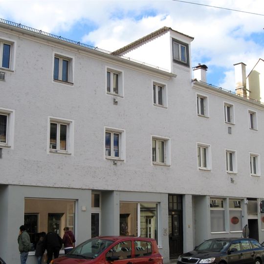 Wohn- und Geschäftshaus