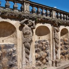 Kašny u zdi terasy zámku v Zákupech