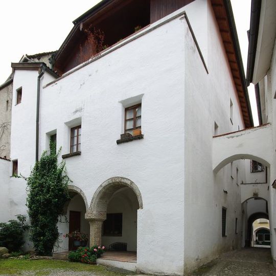 Ehemals Wohnhaus, sogenanntes Haus an der Waag, jetzt Wohn- und Geschäftshaus