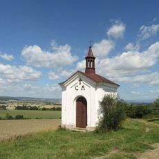 Kaple svatého Cyrila a Metoděje v Řimicích u polní cesty