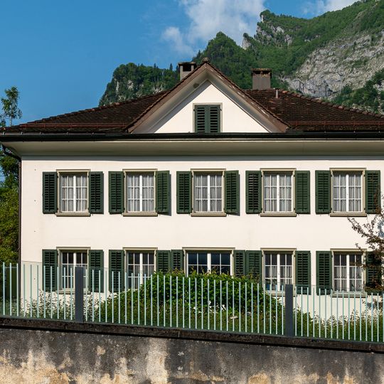 Villa am südlichen Dorfeingang