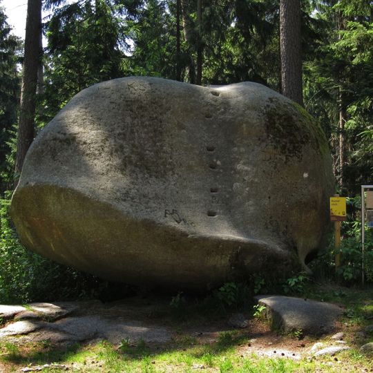 Balancing rock in the Schrems forest